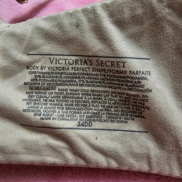 3 Victoria's Secret bras 34DD - Picture 11 of 13